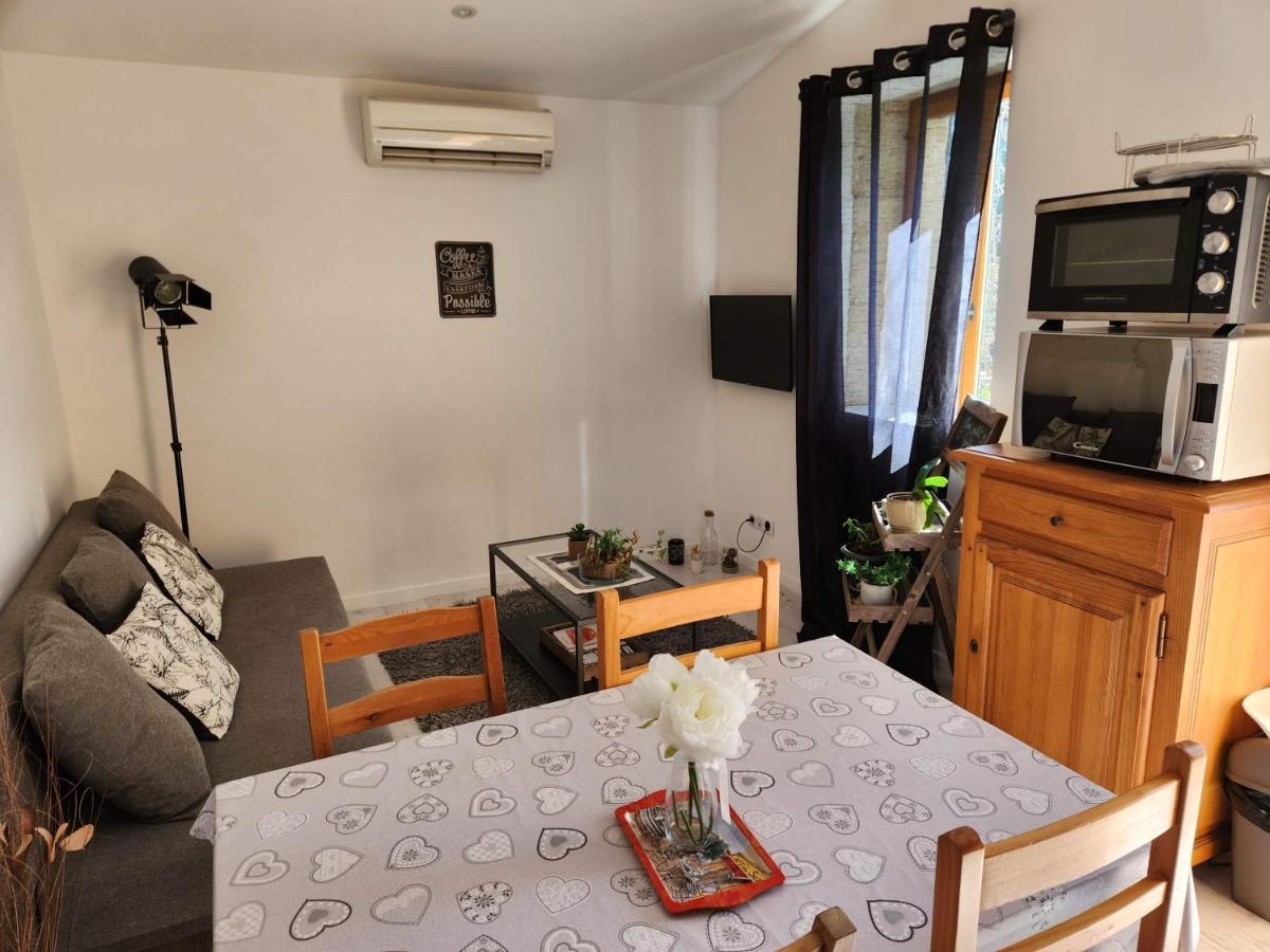 Ferienwohnung Chemin De La Carquette Meynes Exterior foto