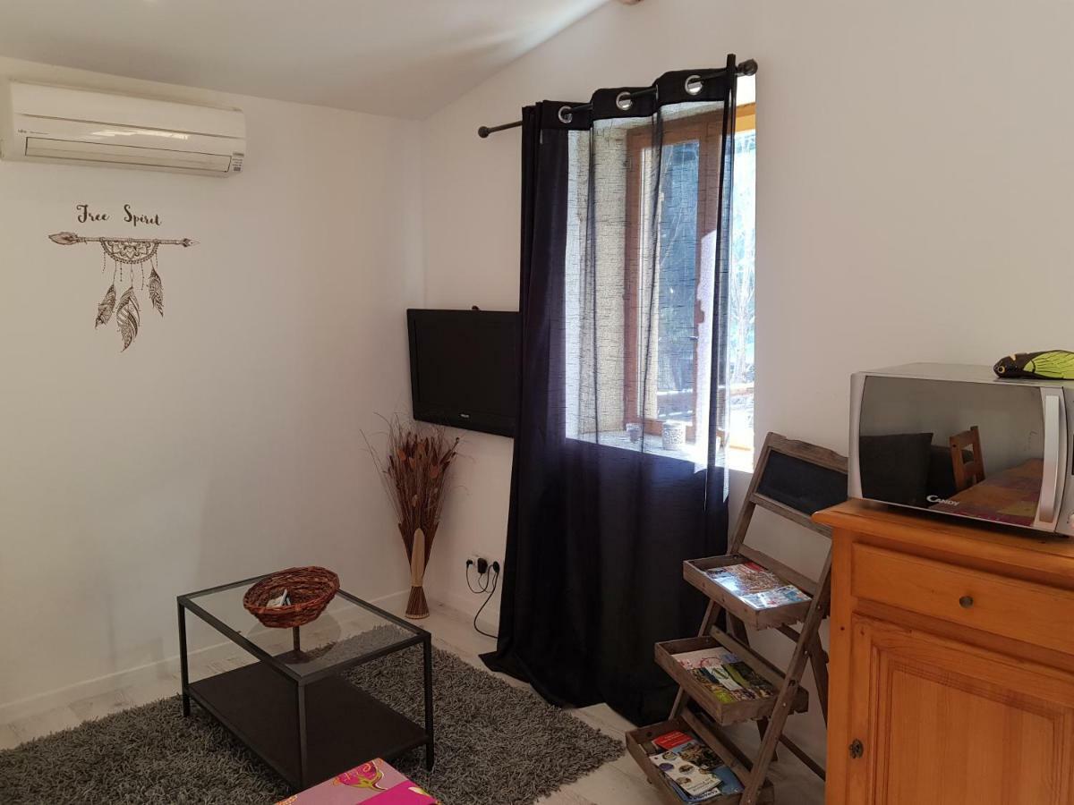 Ferienwohnung Chemin De La Carquette Meynes Exterior foto